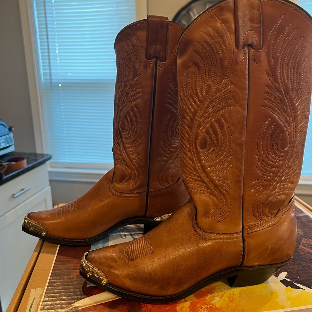 Abilene Boot Co. Brown Heeled Boots with Gold Tips - Picture 3 of 11